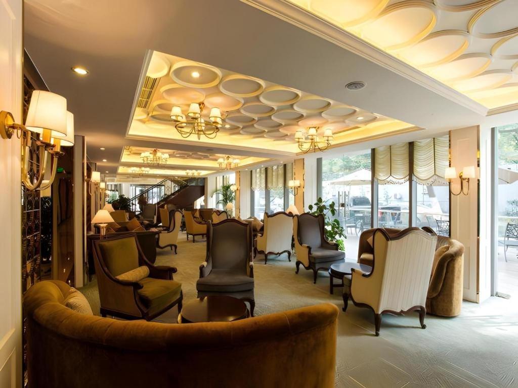 Jinjiang Metropolo Minhang Hotel