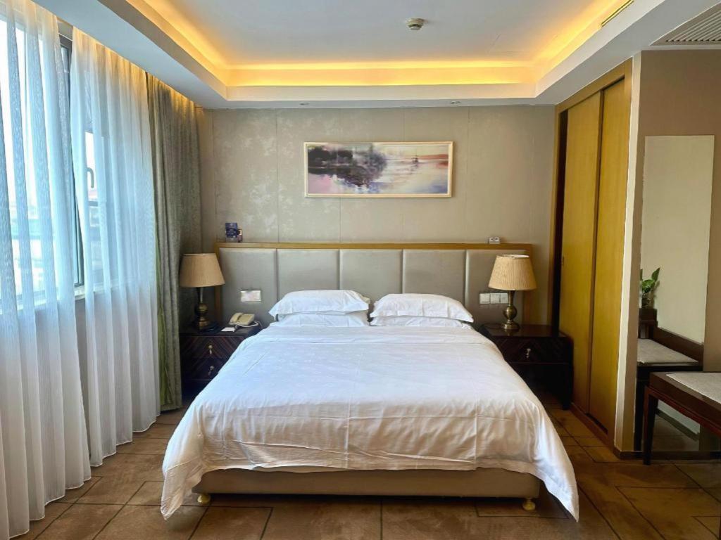 Jinjiang Metropolo Minhang Hotel