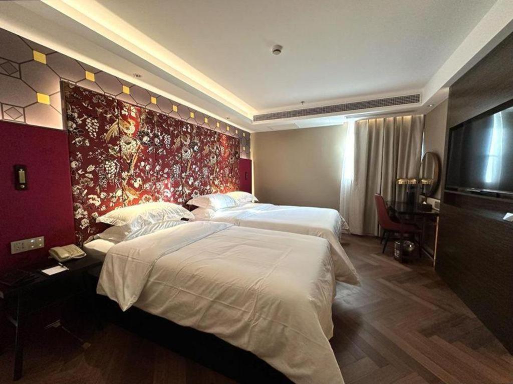 Jinjiang Metropolo Minhang Hotel 4*