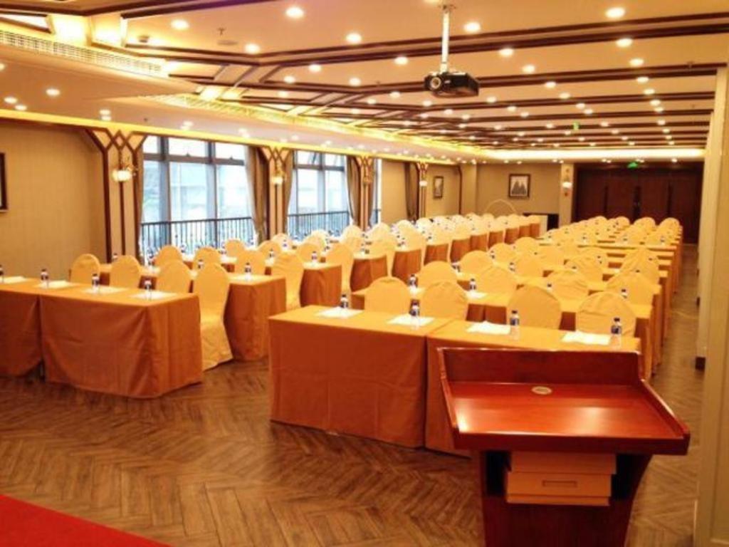 Jinjiang Metropolo Minhang Hotel