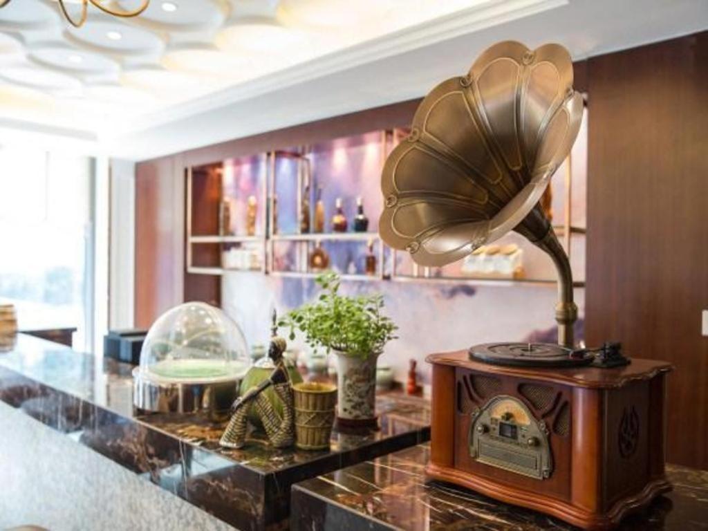 Jinjiang Metropolo Minhang Hotel 4*